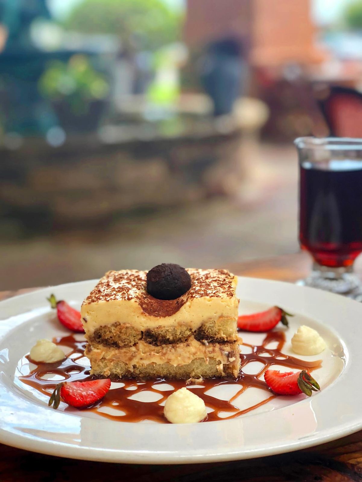 Tiramisu with strawberries